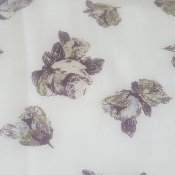 Ann Taylor factory silky front blouse. Size L - Picture 2 of 5